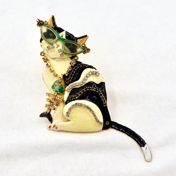 Lunch at the Ritz LATR 2GO Jewelry - LUNCH at the RITZ LATR 2GO GlamourPuss Pin Pendant